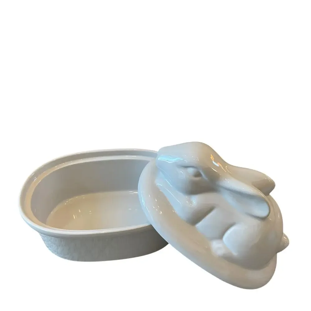 Zrike Brands Easter Bunny Rabbit Lidded Casserole Dish White Ceramic NEW